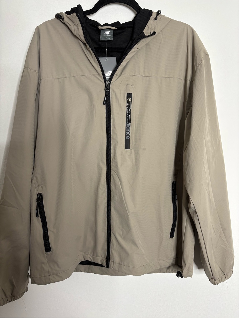 New Balance Men's Size Large Lightweight Hooded Jacket in Taupe